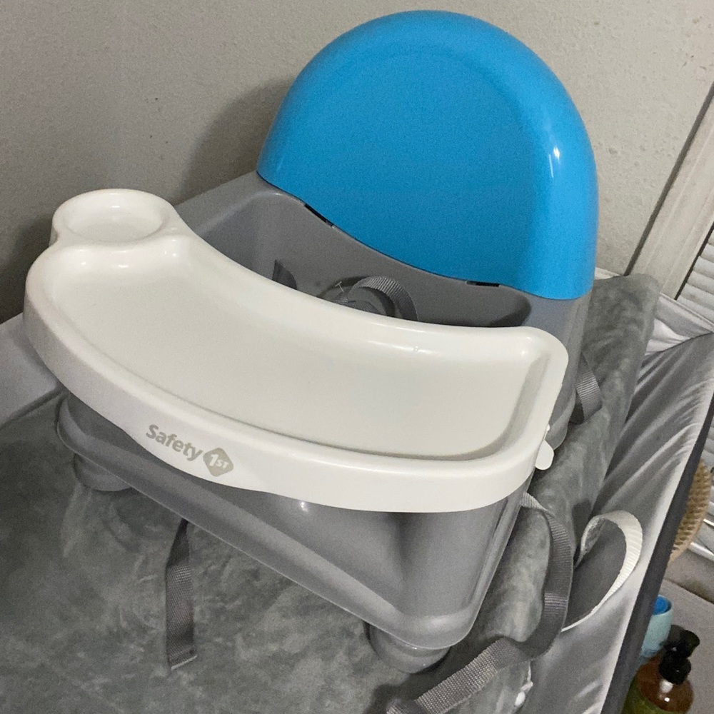 Baby booster seat